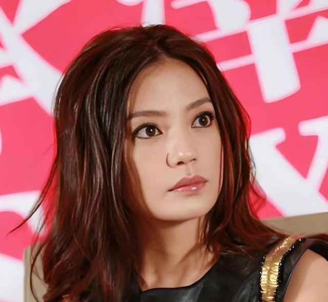 事业没了，婚也离了	，被封杀5年后赵薇不再隐忍，首次回应传闻