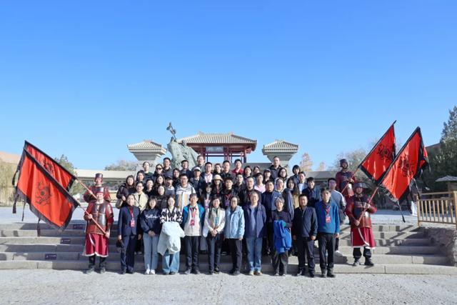 第六届丝绸之路与敦煌历史文化学术研讨会与会嘉宾赴阳关实地考察