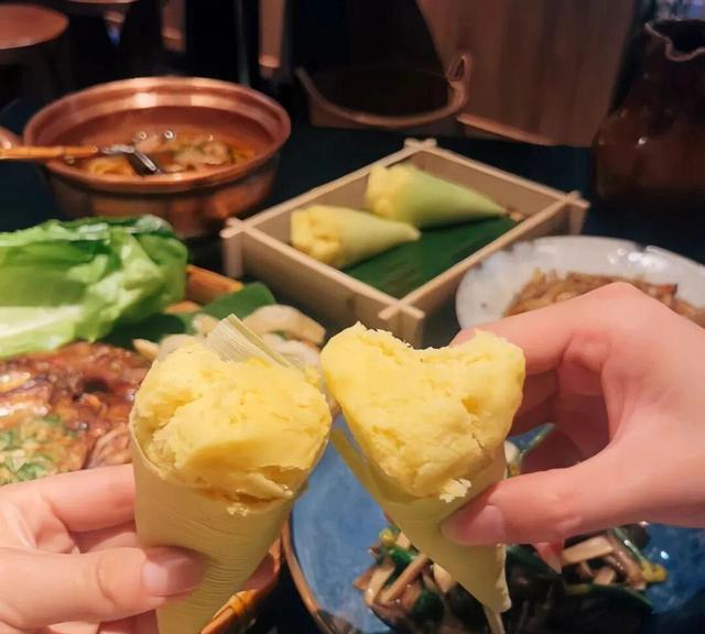 “㋛周末小聚˚ᵗⁱᵐᵉ美食🥓朋友圈文案🥂“和朋友一起吃吃喝喝逛逛”