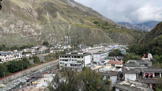 踏迹寻音：在阿坝理县，桃坪羌寨与甘堡藏寨的时空对话