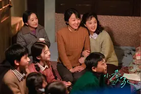 《小巷人家》番外17:黄玲看着两个孩子有些后悔图片