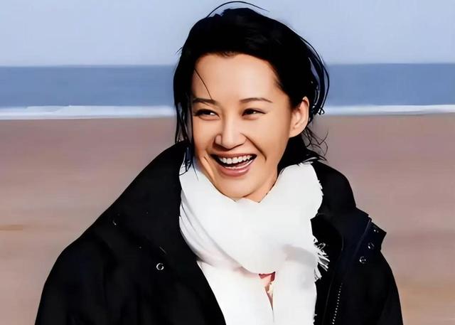 她一生 “风流成性	、老少通吃”，撩汉无数，现如今57岁却依旧单身