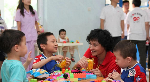郭晶晶没想到，移居美国惨遭丈夫抛弃的高敏，已走上另一条上坡路