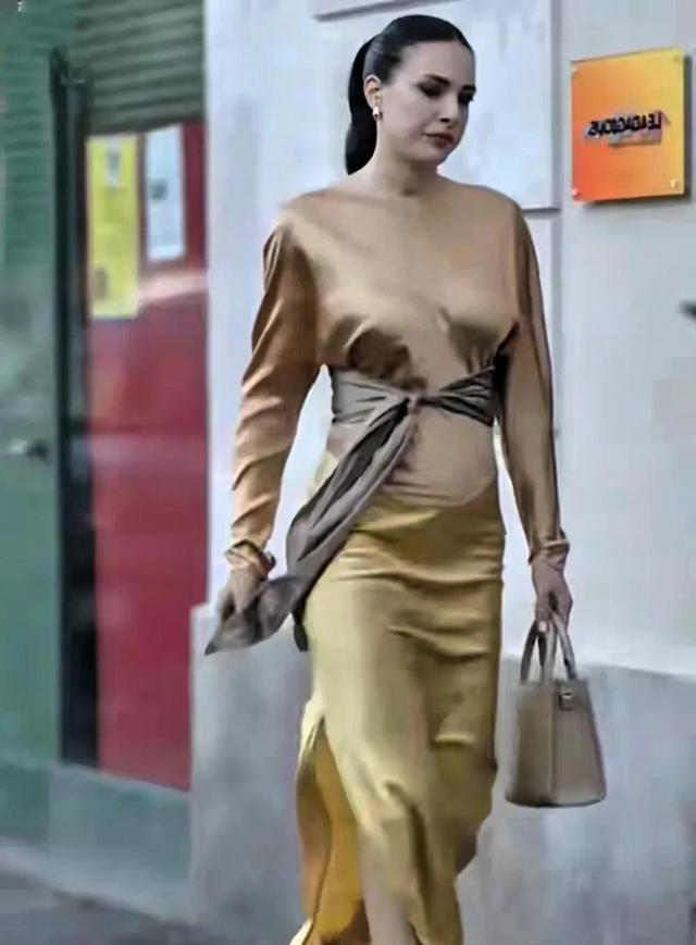 哇塞！瑞士女神身材真的很高大 颜值担当 身材迷人 这状态能打多少分