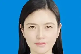 河南医药公司董事长张丽落马，5张私密照片曝光，长相太惊艳了！图片