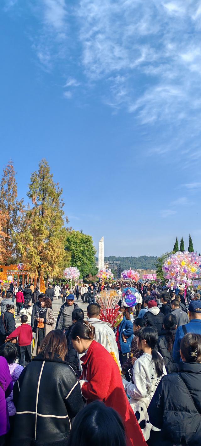 羌年最后一天挤爆北川！4 天狂欢收尾，巴拿恰集市嗨到深夜🔥