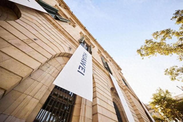 �տر��룡��ΪWATCH GT 4ϵ��ʱ����������