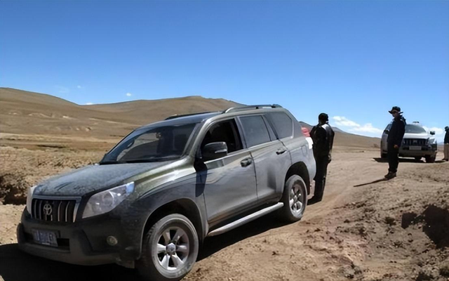 川藏线上那么多废弃豪车，为何没人愿意拖走？当地人道出实情