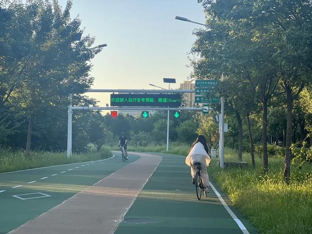 北京首条自行车专用车道骑行