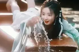 《与凤行》小荷的扮演者，现实里都快30岁了，竟能演出16、17岁图片