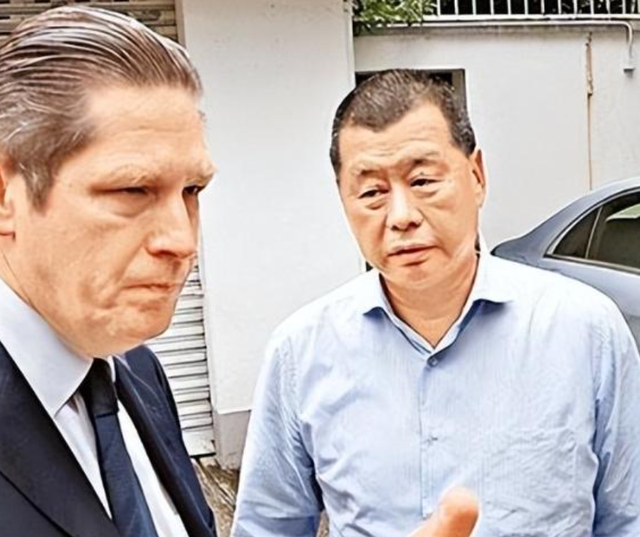 她支持港独，称中文是低等语言，终自食恶果，老公是境外反华势力