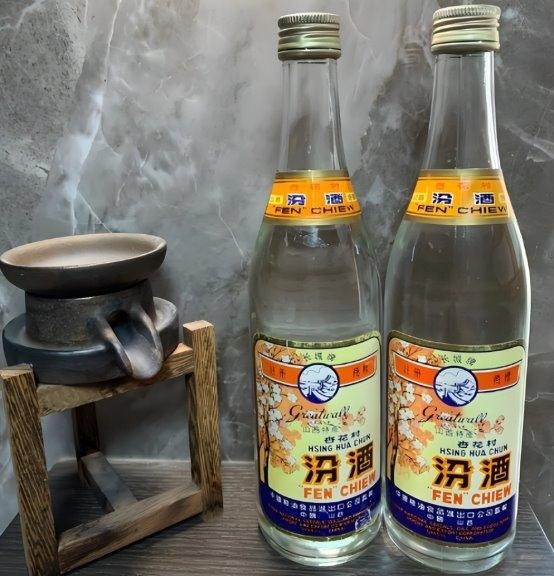 北京大爷四合院藏“百瓶茅台”，拒行家万元一瓶收购，故宫都不换