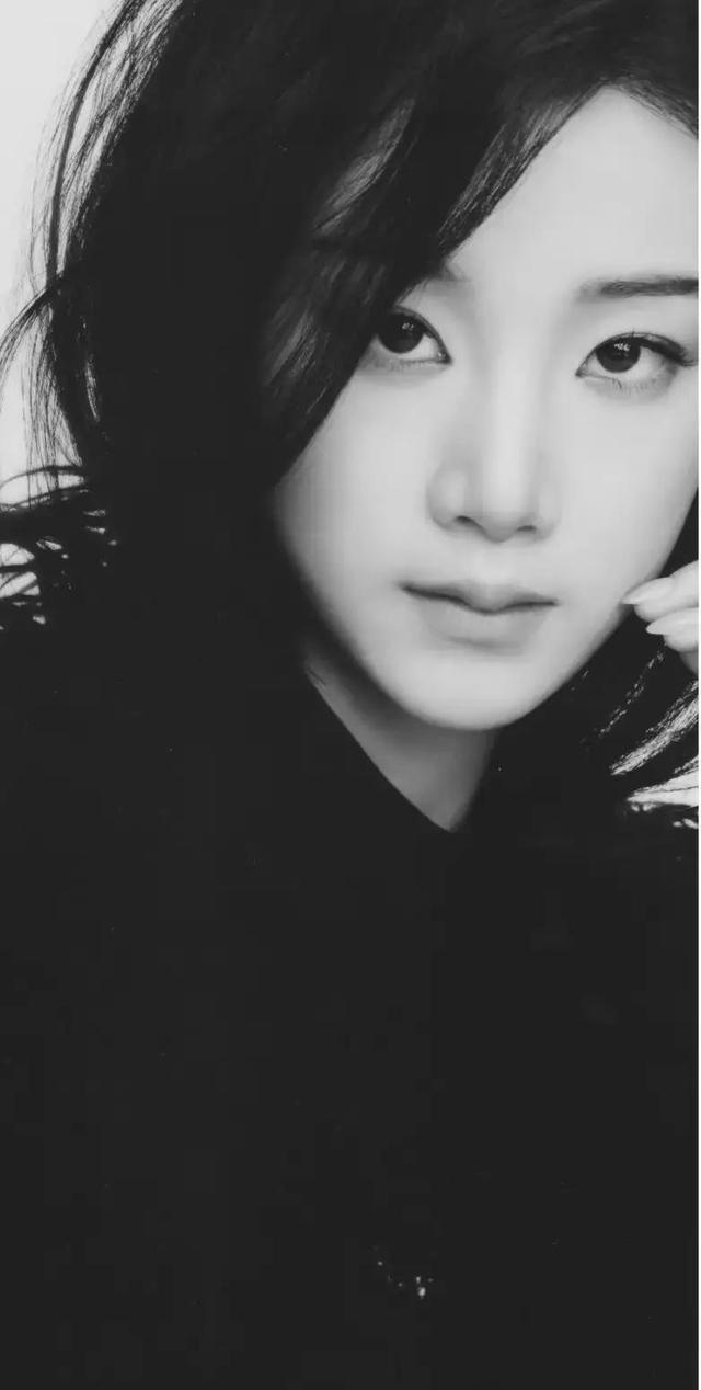 鎏光盛典——王小亿时尚写真大图