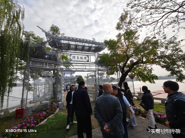 15分钟617人登顶龙亭大殿，传统观光景区迈向沉浸夜游的关键一步