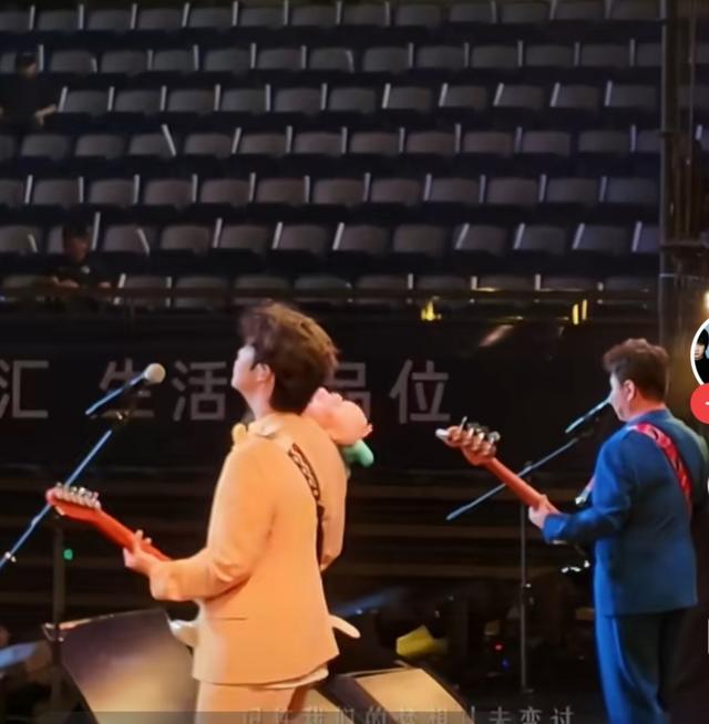 实拍水木年华演唱会《启程》现场：四千人的青春合唱与音乐情怀