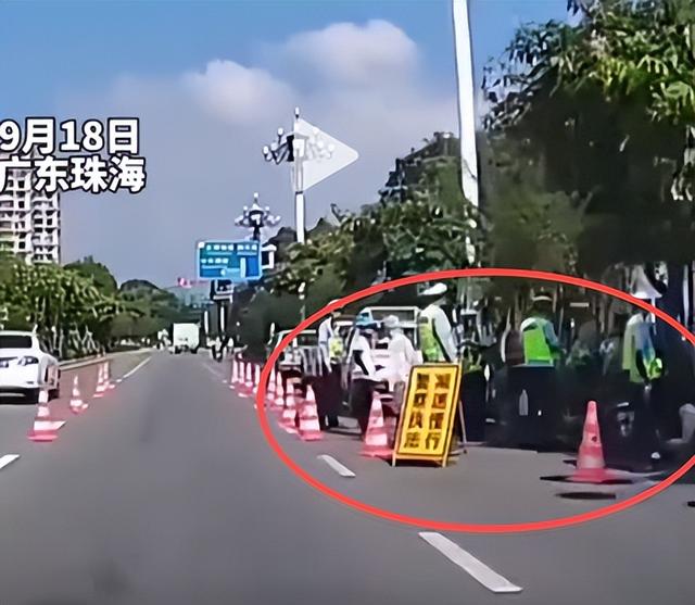 女子不配合交警执法，当街撒泼还袭警，嚣张嘴脸曝光，家人遭牵连