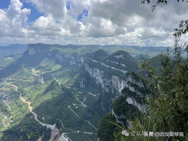 徒步利川朝东岩：华中绝壁的震撼与隐忧，环保徒步爱好者的见闻