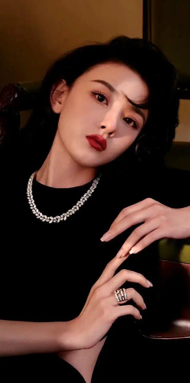 突然！知名女星再次被实名举报