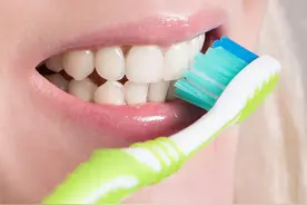 牙裂开了还能补吗？不要慌！看口腔科医生怎么说图片