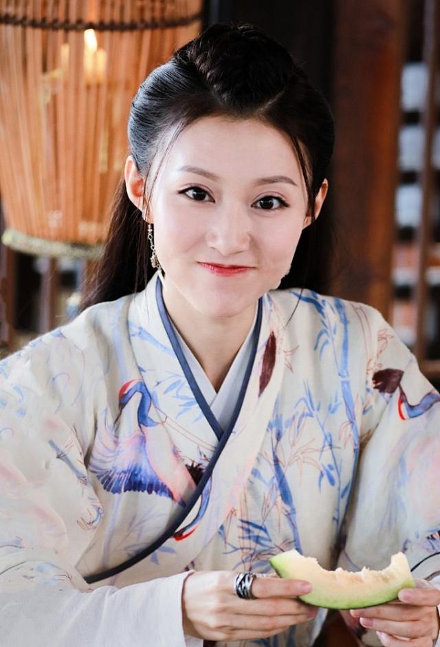 明明同一人，演完《朝雪录》演《一笑随歌》，她变丑差点认不出