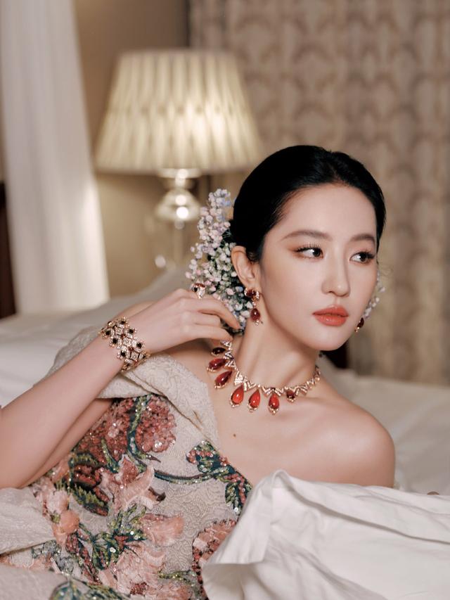 美图福利(22)，刘亦菲、林志玲、杨幂、刘涛、杨雨潼写真套图