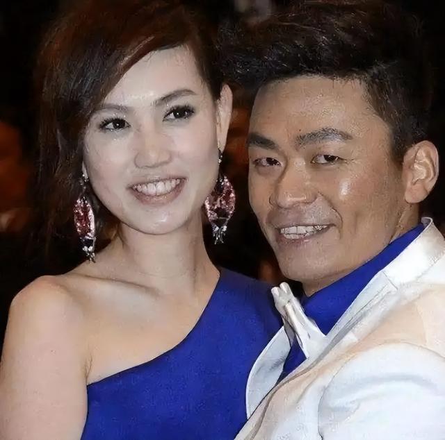 王宝强离婚9年，拿下200亿票房成就！一对子女成为他的“救赎”！