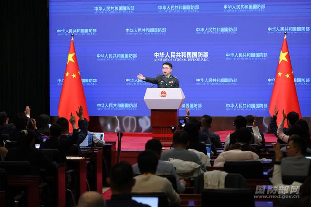 高市帮手到位，最大战舰闯台海，解放军7舰押送，国防部再发警告