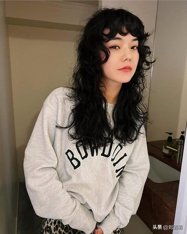 日系慵懒卷发：解锁松弛感，适配所有风格的氛围感神器