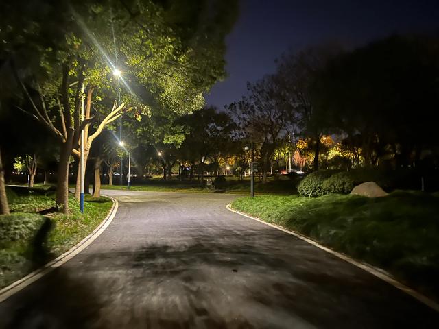 夜步嘉兴中央公园