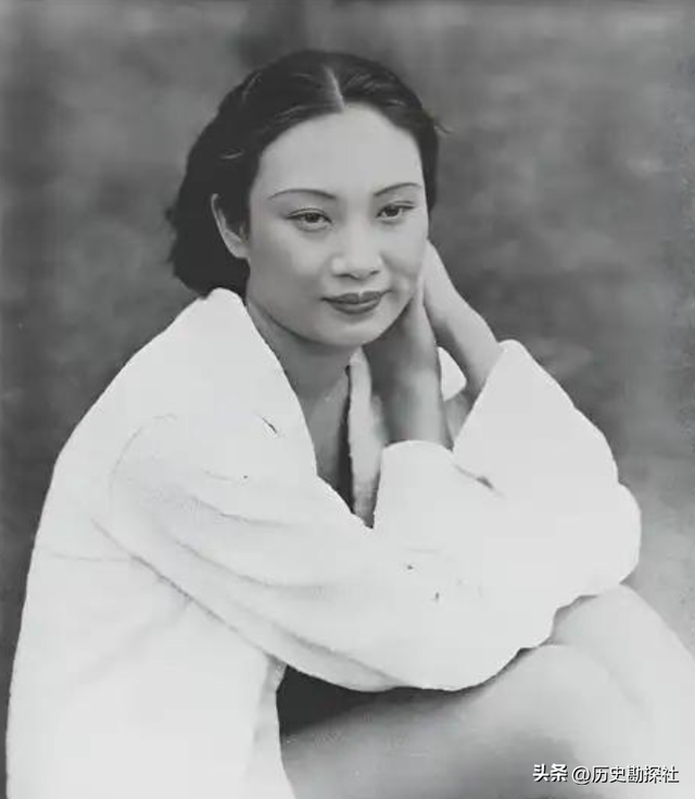 戴笠与胡蝶的真实影像，胡蝶美艳摄人心魄，戴笠面容冷峻不怒自威