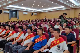 唐河县举行2024考入军事院校学生慰问座谈会图片