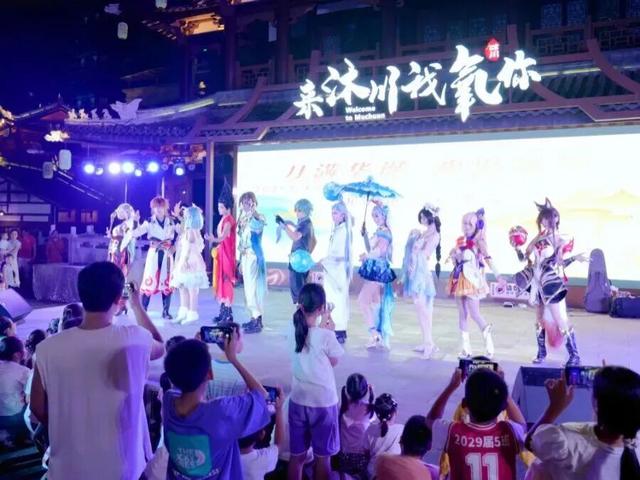 假期活动全景扫描：演艺+美食+潮玩，乐山双节文旅打出“组合拳”