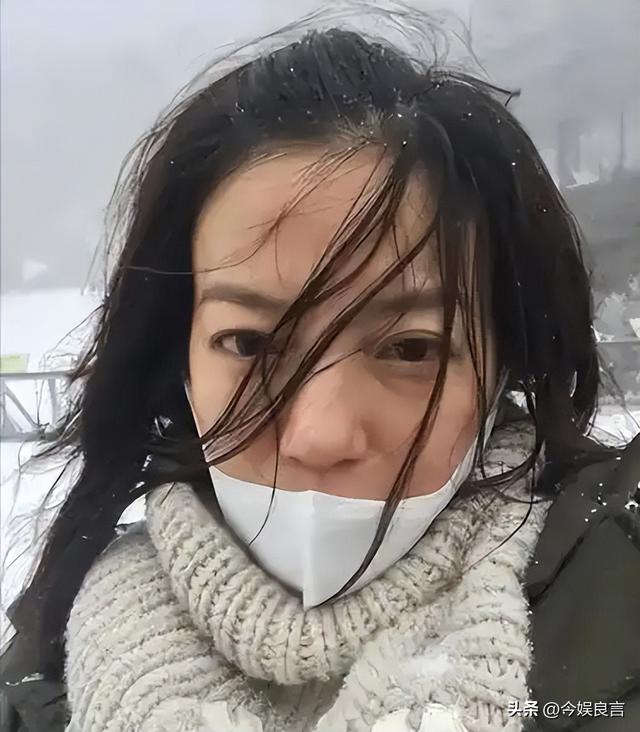 封杀四年，49岁赵薇突传消息，因胃癌去世传闻5个月前就真相大白