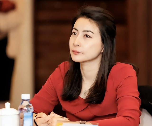 官方对郭晶晶的称呼变了	，三字之差释放强烈信号，霍震霆全说对了