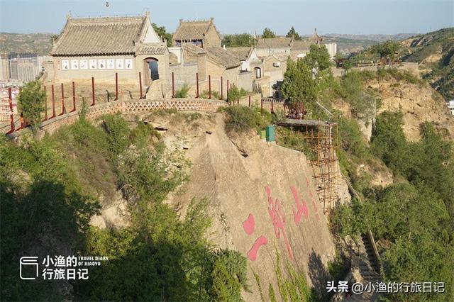 陕北有座“云顶天宫”，1公里山脊薄如刀背，挤了100多座古建筑