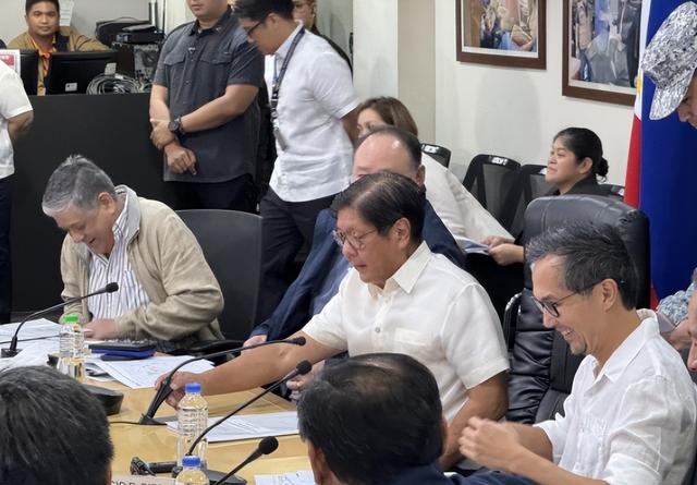 菲律宾台风伤亡惨重，美日澳盟友集体沉默，马科斯宣布紧急状态