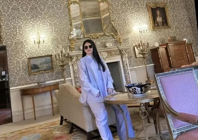 被禁止关注不到24小时，李湘被扒底朝天，高调炫富仅是冰山一角