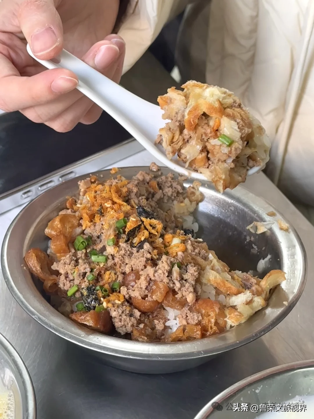 人少景美的宝藏小县城：藏着绝美海岛，一半草原一半海