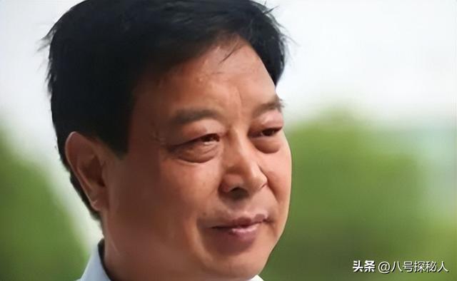 一年狂赚786亿，吞并18个村庄，村长身家165亿，他们是干啥的？