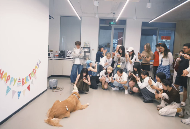 一场横跨三大洲的百年影像战争，最后被国产手机干翻了？