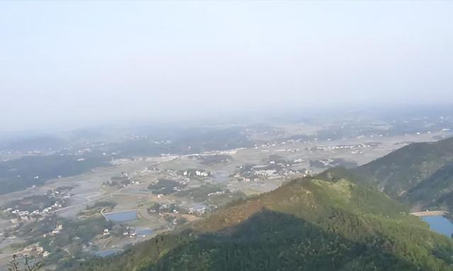 1987年一老妇参观彭德怀故居，工作人员请她题词，她立马说出20字