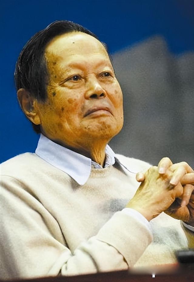 杨振宁猝然离世，临终状态曝光，翁帆25字表心情，难怪相爱20年