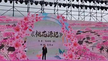 退役女兵林芝徒步，重温第二故乡情。藏汉同台演出，温情脉脉…