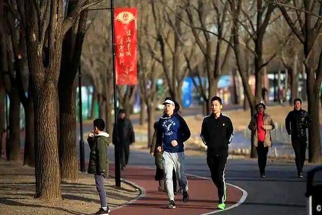 冬天跑步穿什么衣服？323穿衣法，助你跑过寒冷冬天 开春猛如虎