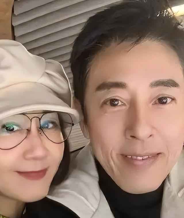 夫妻俩为了不变老，坚持27年不吃肉不生子，如今59岁近照不敢认