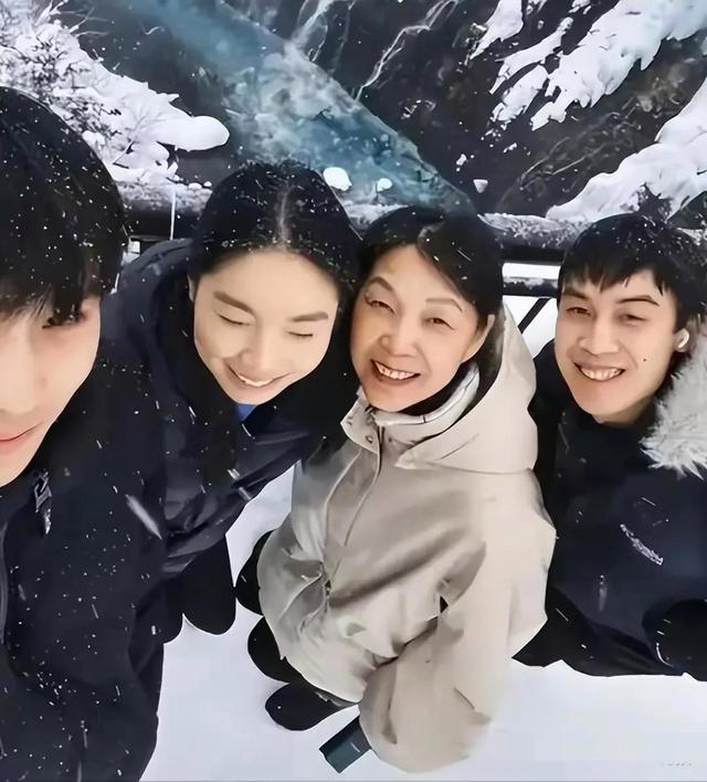 宗庆后塌房牵连刘强东，被曝3个女人6个孩子，章泽天评论区炸锅！
