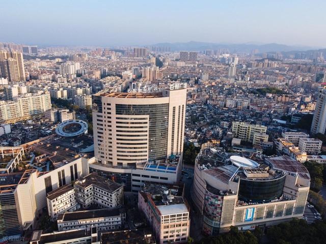 广东阳江和云南西双版纳哪里更适合老年人过冬旅居？