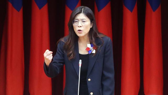 面对解放军收台决心，赖清德都不敢说的话，郑丽文居然通告14亿人