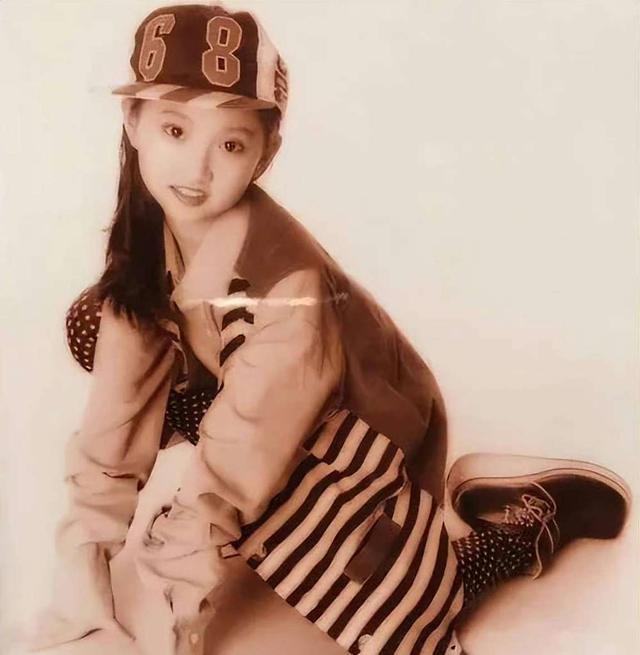 善恶终有报，53岁不婚不育的杨钰莹，原来早已经上了另一条大道！