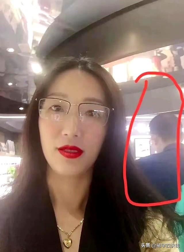 浩南妈妈许建华终于想开了，主动晒出了好多曾经的照片